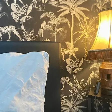 Voyage Au Calme à 10 Minutes Du Centre Avec Parking Inclus Et Fibre, Idéal Solo Et Pro Appartement